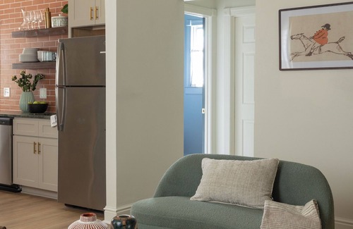 Clifton Condo | 3BD 2Bth apt retro retreat