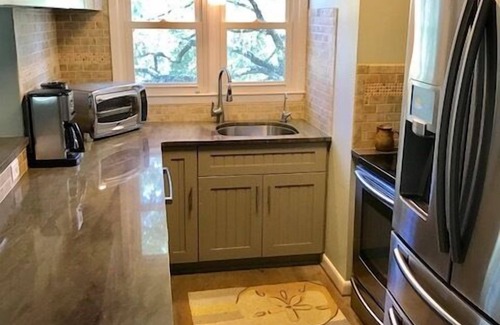 Tarpon Pond House | 3BD/3BA Cottage! Updated Kitchen! Golf Views! Pet Friendly!