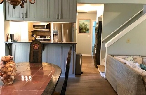 Tarpon Pond House | 3BD/3BA Cottage! Updated Kitchen! Golf Views! Pet Friendly!