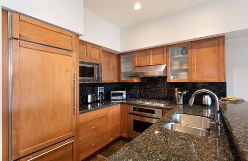 Village North Condo | 3BD/3BA Townhome with Private Hot Tub Near Village