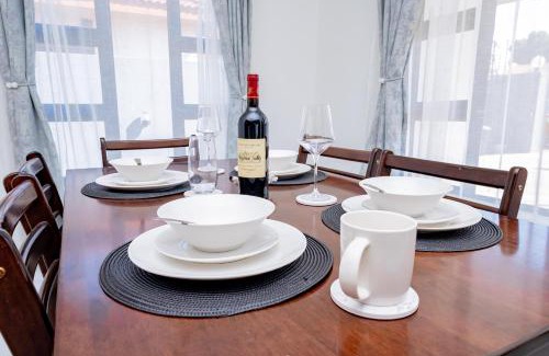 North-West District Apartment | 3bd home with Starlink WiFi , pool, near CBD & Airport