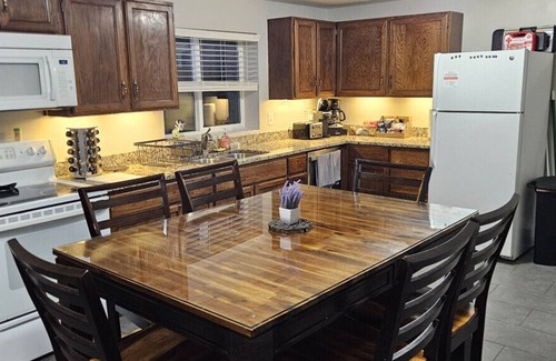 Farmington House | 3Bd, King, Brkfst, Lagoon, Garage, W/D, Sleeps 11