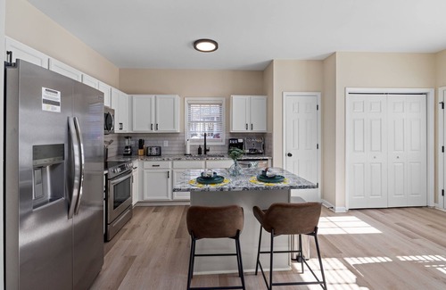 East Raleigh House | 3BD Retreat + Hot Tub & BBQ + Near NCSU & Downtown