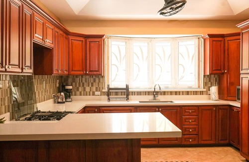 Saint Andrew House | 3Bdrm, A/C, Wi-Fi, Washer & Dryer - Spacious House