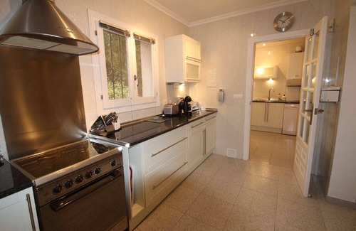 Moravit Villa | 3Bed, 2Bath villa within walking distance to beach, bars, shops and restaurants