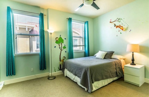 Dublin House | 3bed/bath luxury Town Home with garage & pool