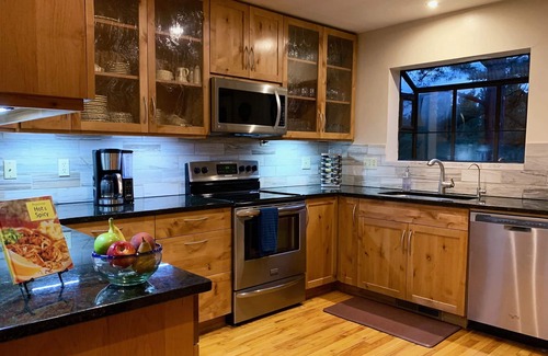 Kachina Village Cabin | 3bed+den Nakai Chalet, EV charger, AC, Spa Sale September