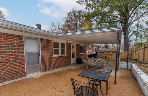 St. Louis House | 3Bedroom/1.5Bath Close to Local Hospitals