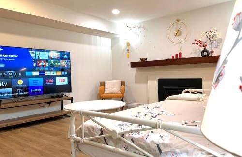 Oakridge House | 3Beds 2BA Cherry Blossom Suite - Free Parking - Central Oakridge Neighbourhood