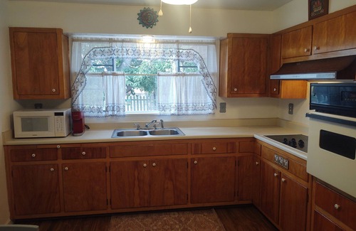 Northeast Heights House | 3BR, 1 & 3/4 BA, 1 Car Garage Newly Remodeled House in NEHT's