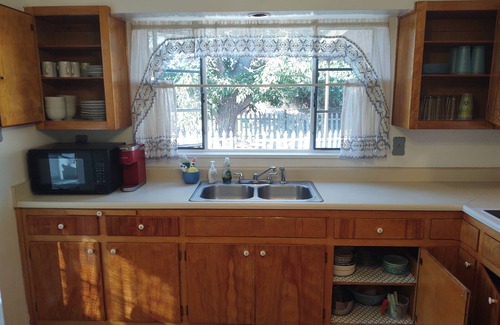 Northeast Heights House | 3BR, 1 & 3/4 BA, 1 Car Garage Newly Remodeled House in NEHT's