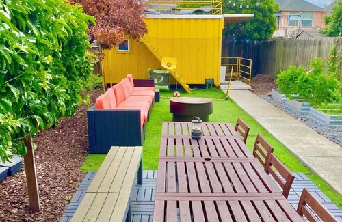 Clawson House | 3BR/1BA | SLEEPS 8 | Near SF | SELF CHECK IN