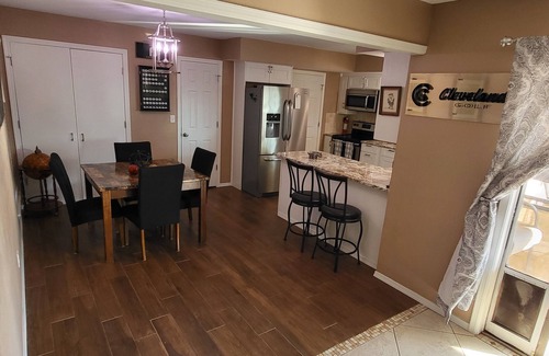 Enid House | 3Br 2 Ba Sports House w/Hottub