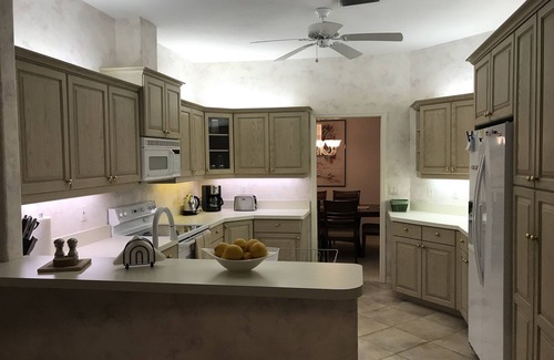 Palmer Ranch House | 3BR/2BA Charming House ~6miles from Siesta Key Beach!
