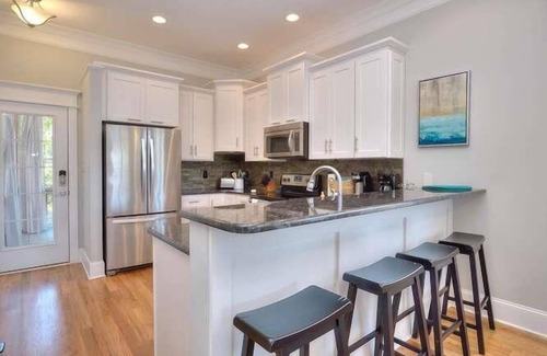 Tranquil Harbour House | 3BR/2BA Home -Pool and Hot Tub, 2 Minute Drive to Beach, Sleeps 8