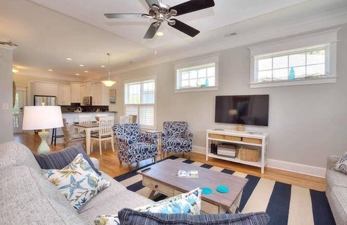 Tranquil Harbour House | 3BR/2BA Home -Pool and Hot Tub, 2 Minute Drive to Beach, Sleeps 8