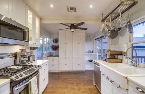 South Park House | 3BR+2BA | Hot Tub | Tropical Oasis