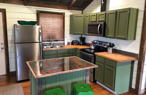 Marion House | 3BR 2Bth house, 1 pet free 2nd pet considered for fee 7 min to d'town Memphis