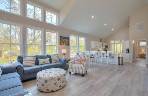 Tranquil Harbour House | 3BR/3.5BA Home - Located in the Heart of OKI, Close to Beach, Sleeps 8