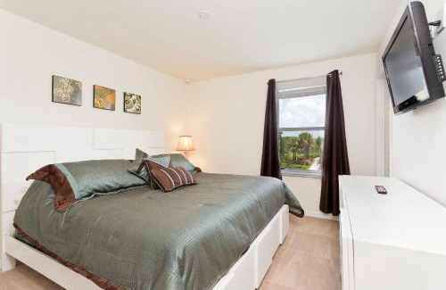 Bellavida House | 3Br 3Bath Townhome BBQ Pool 15min Disney 1291ft
