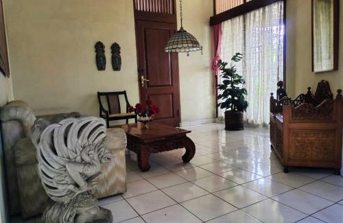 Sukajadi House | 3BR AC Rumah Liburan Pasteur Bandung