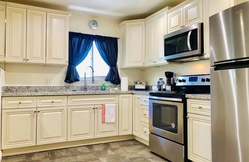 Beverly Green Apartment | 3BR,Apartment,SALE,walktofremont,LVCC,BestLocation,pool,July4th,strip,SALE,