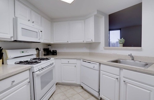 Ballston Apartment | 3BR Apt in Ballston W Gym