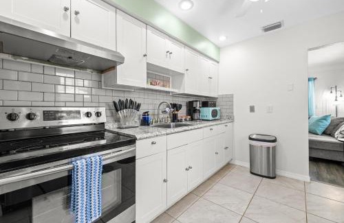 St. Petersburg - Clearwater House | 3BR - Beach & Trail - Bikes, Fire Pit, Mini-Golf