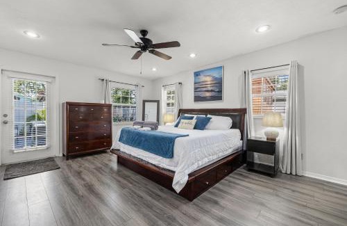 St. Petersburg - Clearwater House | 3BR - Beach & Trail - Bikes, Fire Pit, Mini-Golf