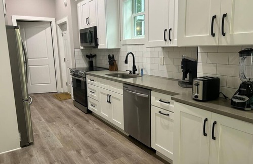 Midtown Apartment | 3BR Cozy Haven Near Midtown