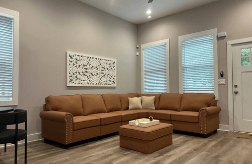 Midtown Apartment | 3BR Cozy Haven Near Midtown