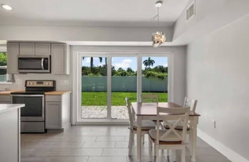 Fort Myers House | 3BR Escape in Fort Myers’ McGregor Area – WiFi, Gym, near downtown
