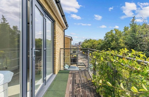 Greenhithe House | 3BR Family Stay | Garden, Parking, Near Bluewater