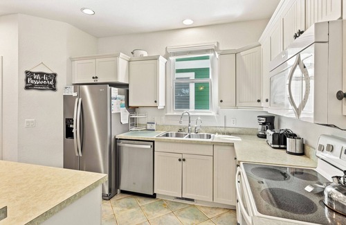 Bermuda Bay House | 3BR Family Townhouse w/Pool, Games & Dog-Friendly Patio