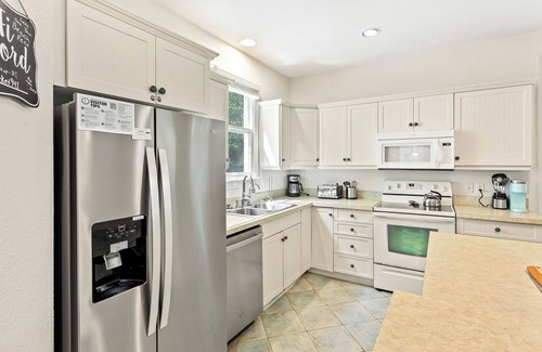 Bermuda Bay House | 3BR Family Townhouse w/Pool, Games & Dog-Friendly Patio