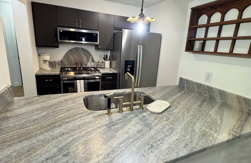 Hilliard Condo | 3BR Hilliard Luxury Condo: 5min Walk to Target, 10min Walmart, 10min Drive OSU!