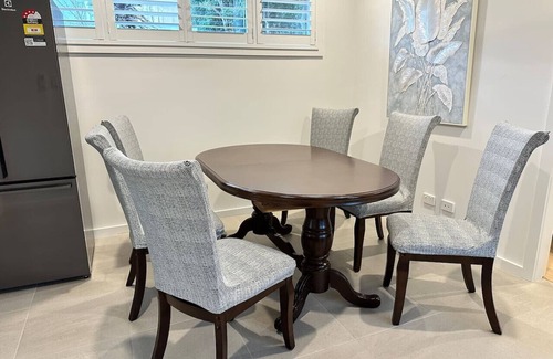 Keiraville Apartment | 3BR Home 10 mins walk to UOW, free parking, AC