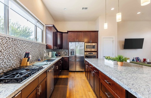 Greater East End House | ‼️3BR Houston House w/Rooftop & Skyline View