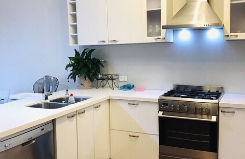 Kensington House | 3BR Kensington Holiday Home Close to CBD, Melb Showgrounds Flemington Racecourse