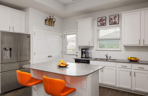 Austin House | 3BR, King Bed, Walk In Shower - The Grove