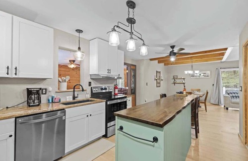 Lake Luzerne-Hadley House | 3BR Lake Luzerne Retreat with Game Room & Hot Tub
