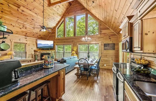 Black Bear Falls Cabin | 3BR Lodge near Gatlinburg Arts & Crafts with Game Room & Hot Tub!
