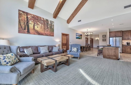 South Lake Tahoe Condo | 3Br Luxury Residence steps to Heavenly Gondola & Village by RedAwning