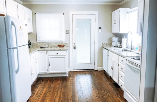 Belmont House | 3BR on Main Street ★ Downtown Belmont ★ 5 Min Walk