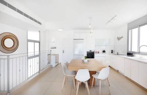 Tel Aviv City Center Apartment | 3BR Penthouse in Bograshov by HolyGuest