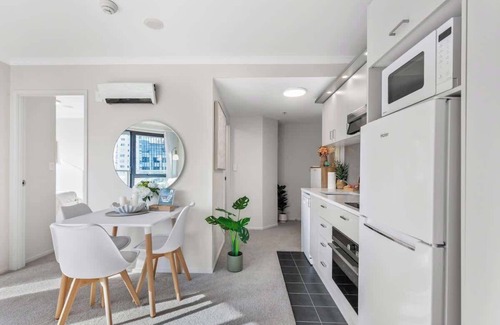 Grafton Apartment | 3BR Prime Spot, Walk Everywhere by Zodiak Stays