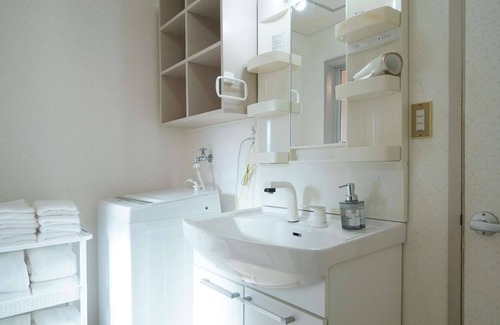 Dotonbori Apartment | 3BR (rare)Kuromon Market · Dotonbori 3min!Sleeps 8!