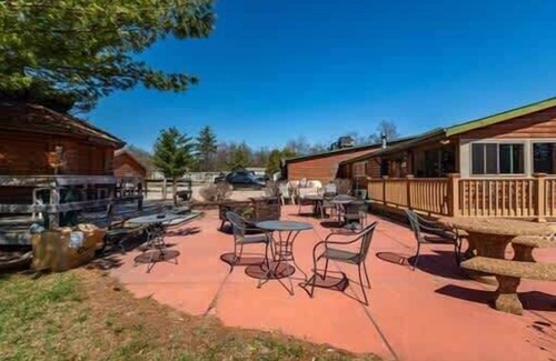 Neillsville Cabin | 3BR Riviera Cabin: Sleeps 6, Fully Furnished!