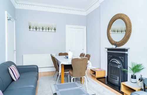 Ellemford Apartment | 3BR Sleeps 7, Free Parking, Near Stadium & Airport
