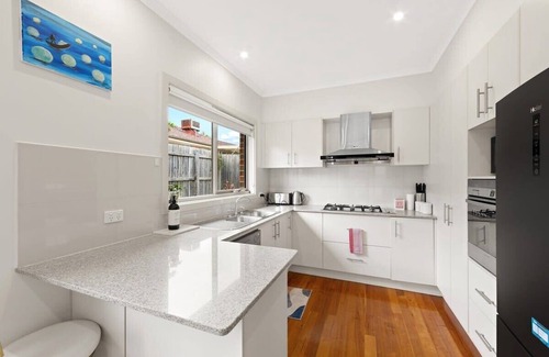 Ashwood House | 3BR Townhouse 7km to Chadstone